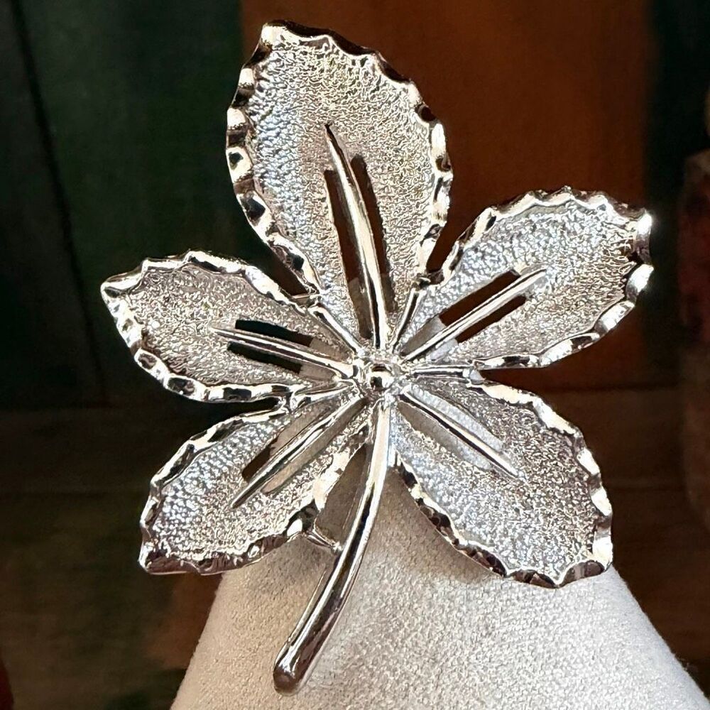 SarahβCoventry Silver Tone Leaf Brooch Textured brooch